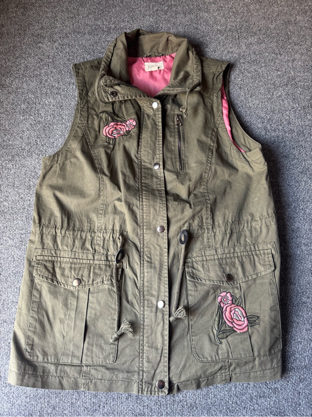 Y2KJolt Women’s Vest Size Large Snap Front with Beautiful Embroidered Roses Boho